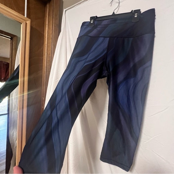 Athleta Accelerate Geode Crop Leggings | Running | Yoga | Activewear | Gym - Picture 3 of 6